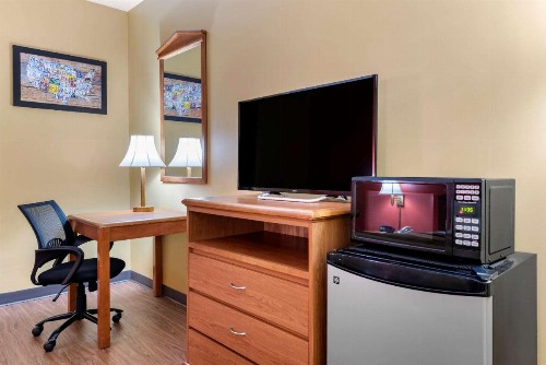 Econo Lodge Airport Louisville - image 18