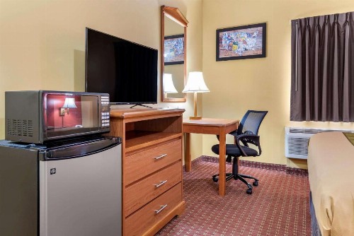 Econo Lodge Airport Louisville - image 23