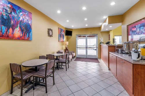 Econo Lodge Airport Louisville - image 24
