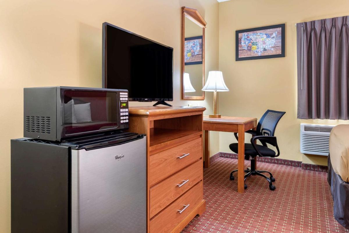 Econo Lodge Airport Louisville - image 7
