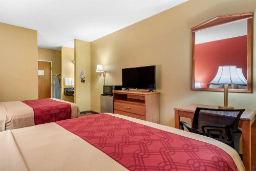 Econo Lodge Airport Louisville - image 9
