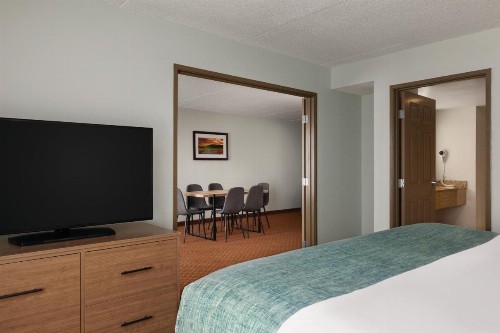 Wingate by Wyndham Louisville East - image 47