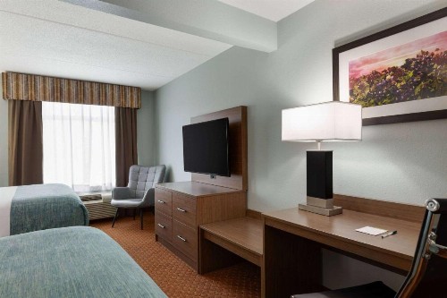 Wingate by Wyndham Louisville East - image 7