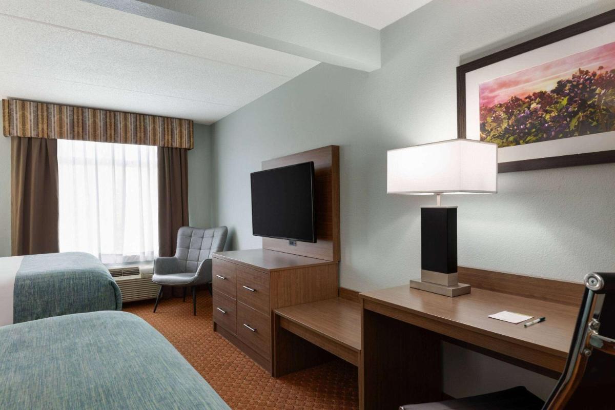 Wingate by Wyndham Louisville East - image 7