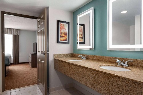 Wingate by Wyndham Louisville East - image 8