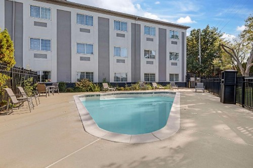 SureStay Plus by Best Western Louisville Airport Expo - image 8