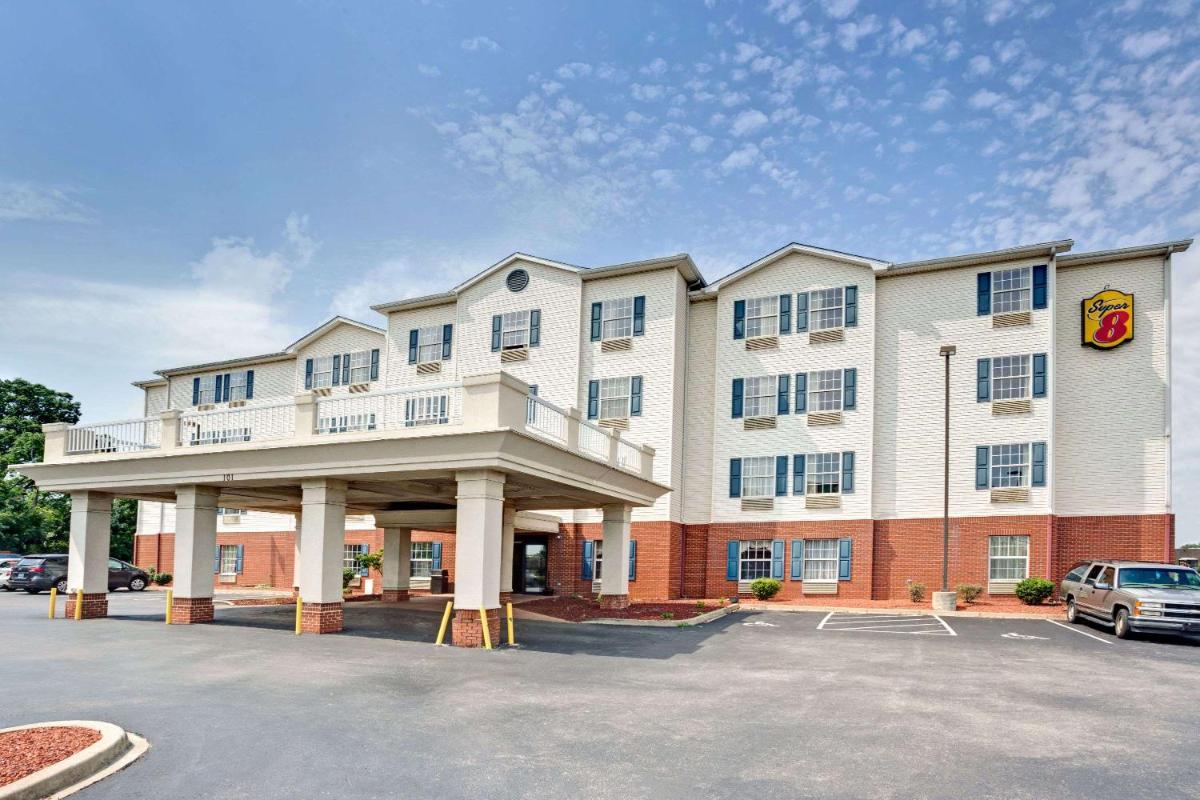 Super 8 by Wyndham Louisville/Expo Center - main image