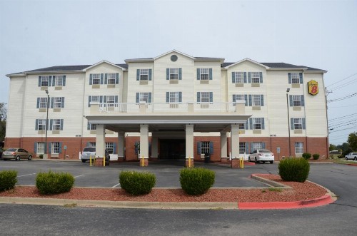 Super 8 by Wyndham Louisville/Expo Center - image 8