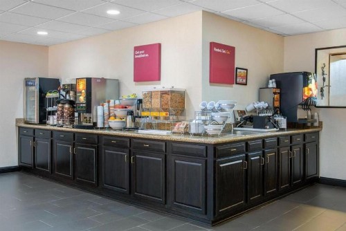 Comfort Suites Airport Louisville - image 14