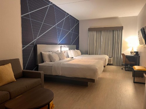 Comfort Suites Airport Louisville - image 19