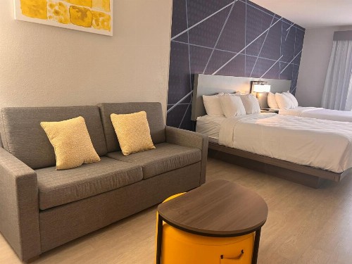 Comfort Suites Airport Louisville - image 21