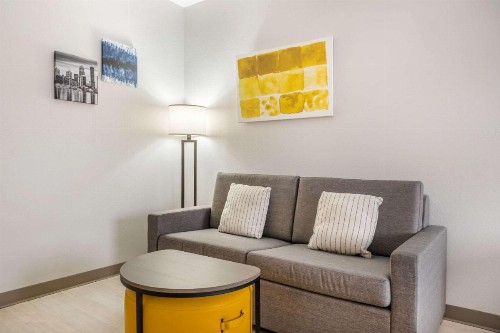 Comfort Suites Airport Louisville - image 23