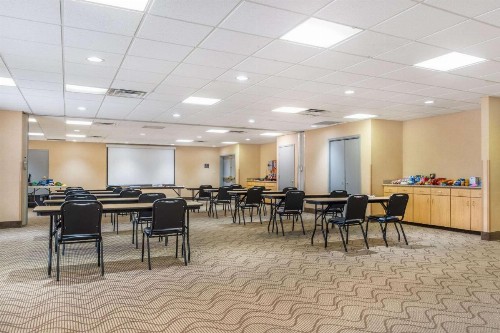 Comfort Suites Airport Louisville - image 24