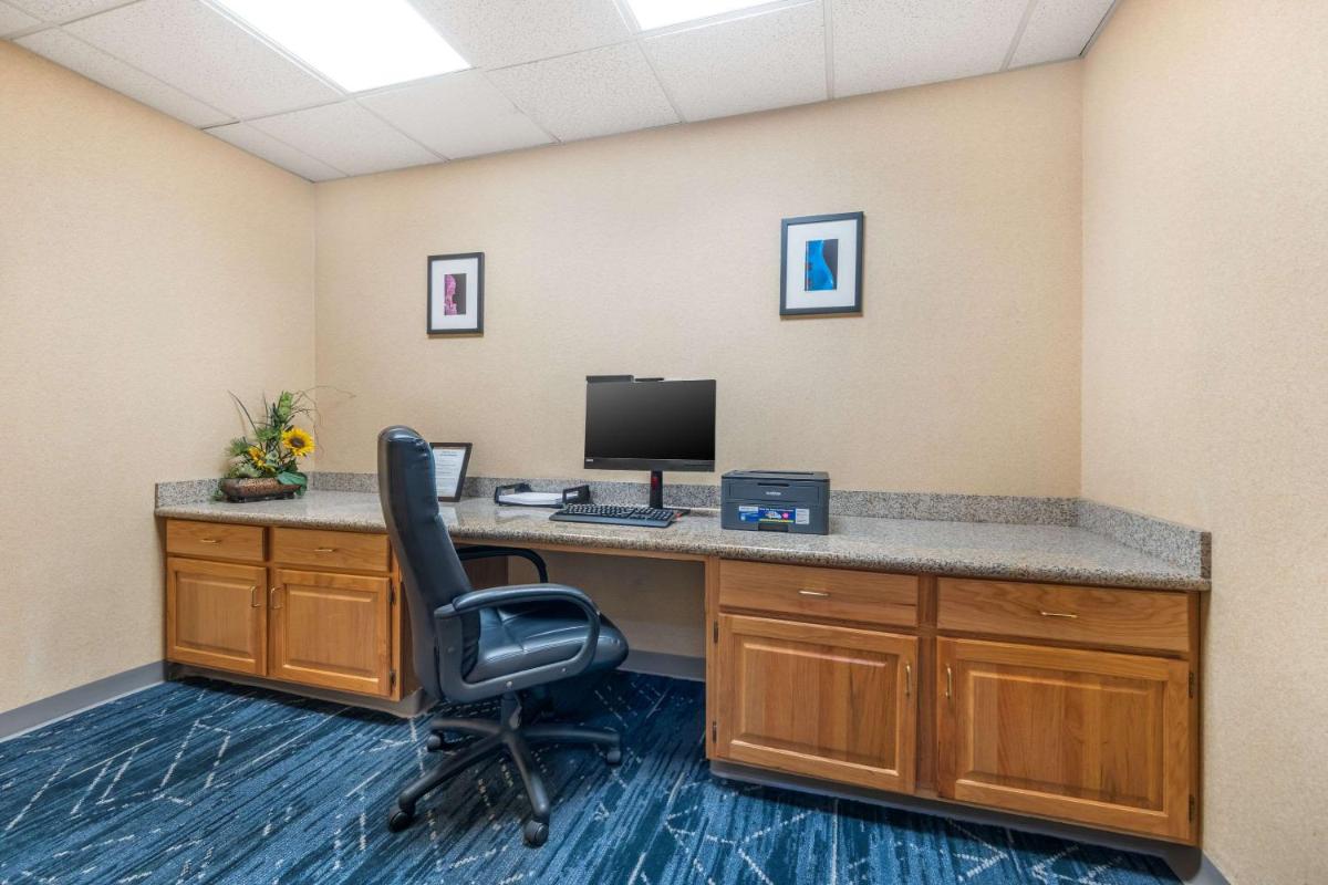 Comfort Suites Airport Louisville - image 3