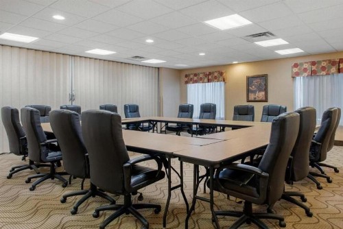 Comfort Suites Airport Louisville - image 30