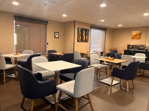 Comfort Suites Airport Louisville - image 44