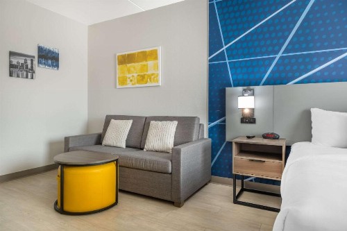 Comfort Suites Airport Louisville - image 7