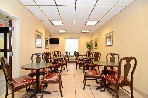 Americas Best Value Inn Louisville - image 10