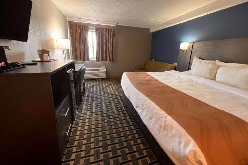 Days Inn by Wyndham Hurstbourne - image 13