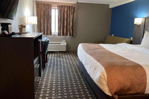 Days Inn by Wyndham Hurstbourne - image 23