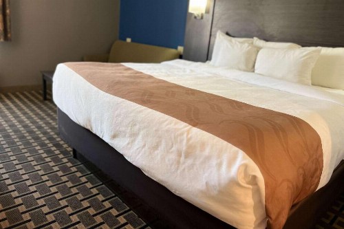Days Inn by Wyndham Hurstbourne - image 25