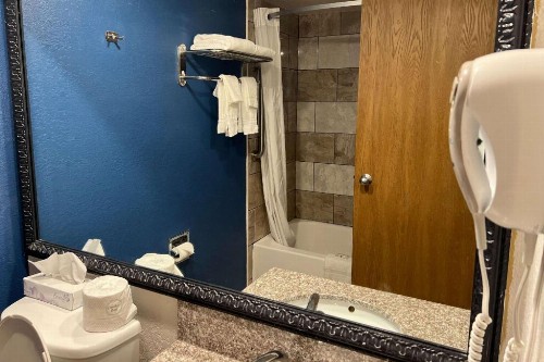 Days Inn by Wyndham Hurstbourne - image 32