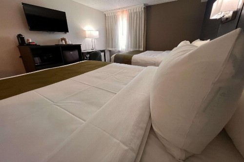 Days Inn by Wyndham Hurstbourne - image 38