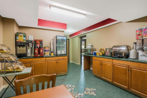 Days Inn by Wyndham Hurstbourne - image 4