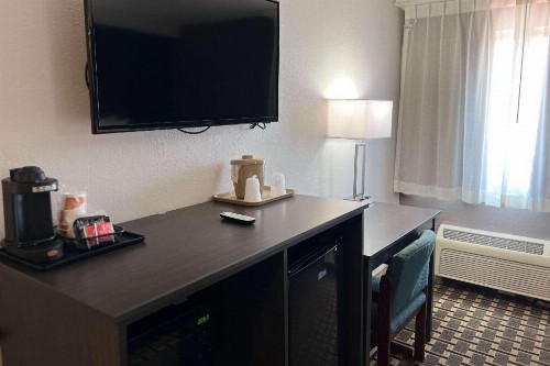 Days Inn by Wyndham Hurstbourne - image 42