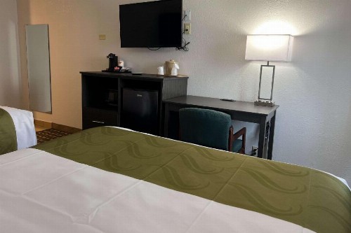 Days Inn by Wyndham Hurstbourne - image 48