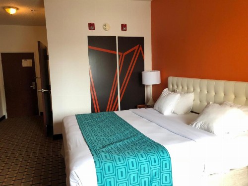 Howard Johnson by Wyndham Airport - image 10