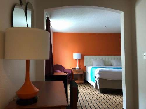 Howard Johnson by Wyndham Airport - image 12