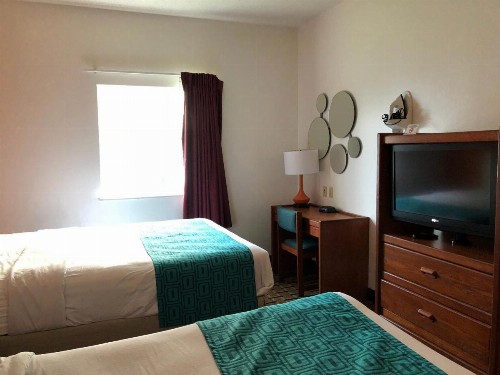 Howard Johnson by Wyndham Airport - image 16
