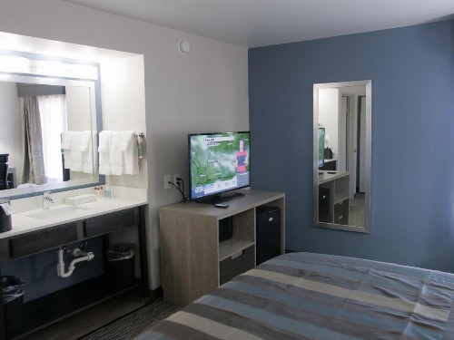 Wingate by Wyndham Louisville Airport Expo Center - image 13
