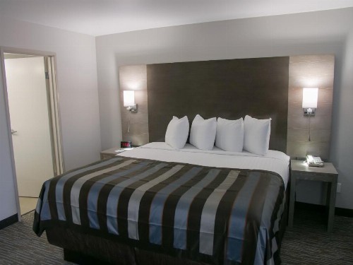 Wingate by Wyndham Louisville Airport Expo Center - image 25