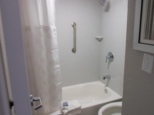 Wingate by Wyndham Louisville Airport Expo Center - image 4