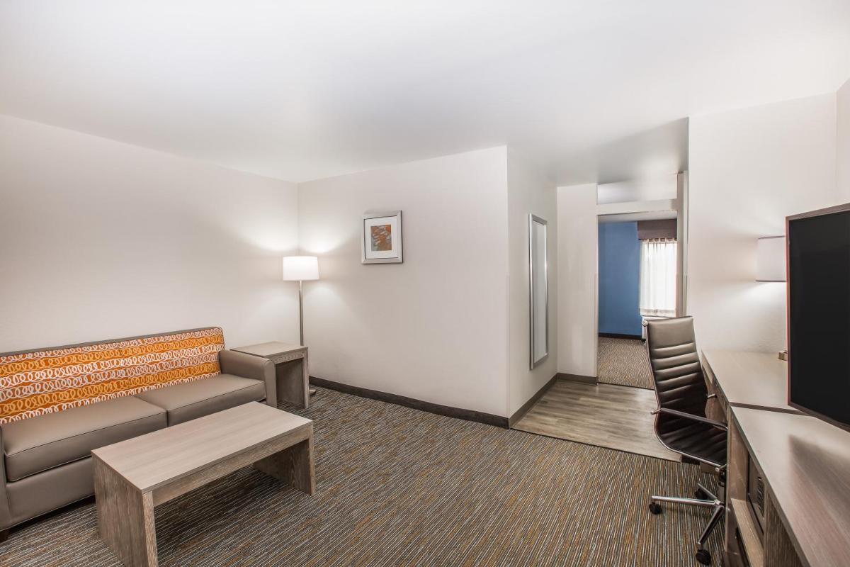 Wingate by Wyndham Louisville Airport Expo Center - image 5