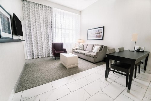 Embassy Suites Louisville Downtown - image 10