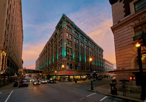 Embassy Suites Louisville Downtown - image 11