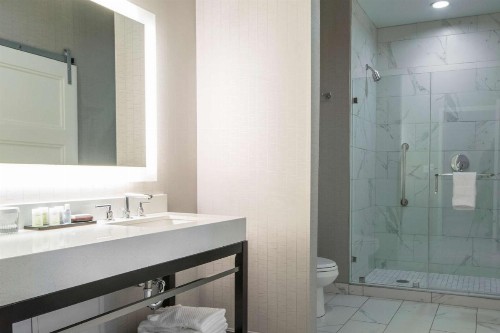 Embassy Suites Louisville Downtown - image 12