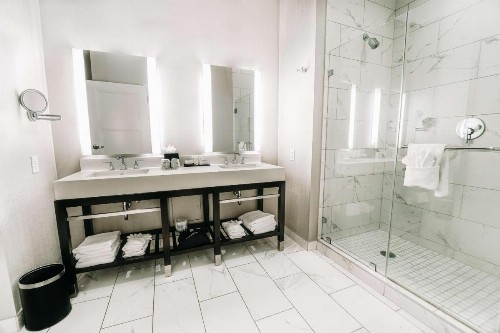 Embassy Suites Louisville Downtown - image 24