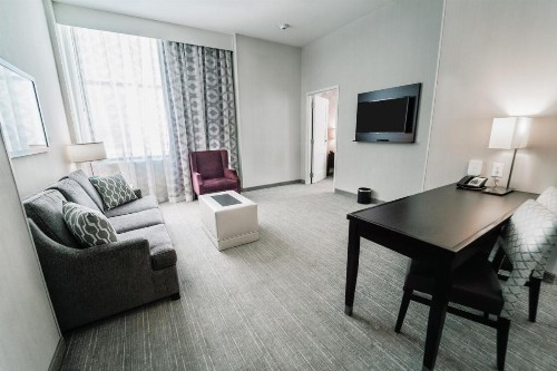 Embassy Suites Louisville Downtown - image 3