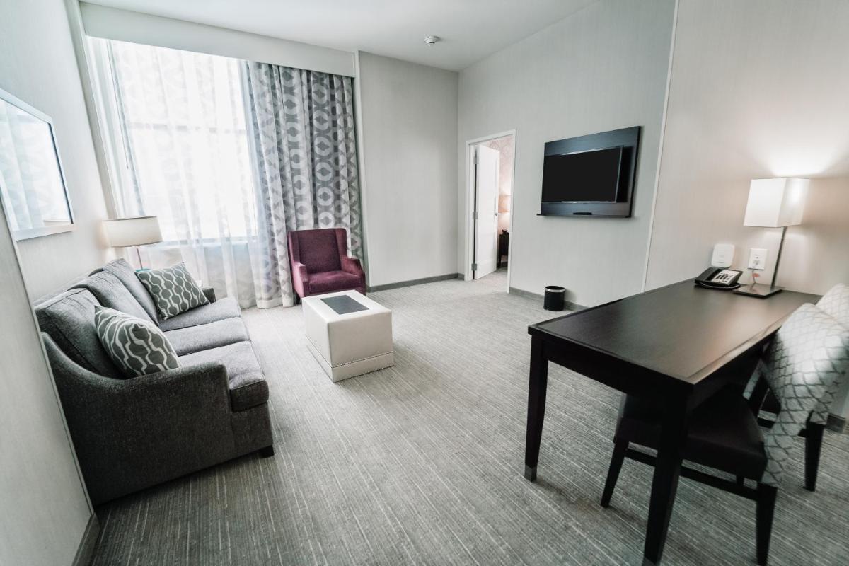 Embassy Suites Louisville Downtown - image 3
