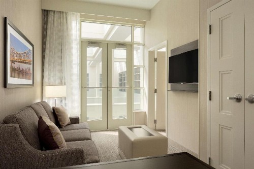 Embassy Suites Louisville Downtown - image 36