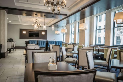 Embassy Suites Louisville Downtown - image 39