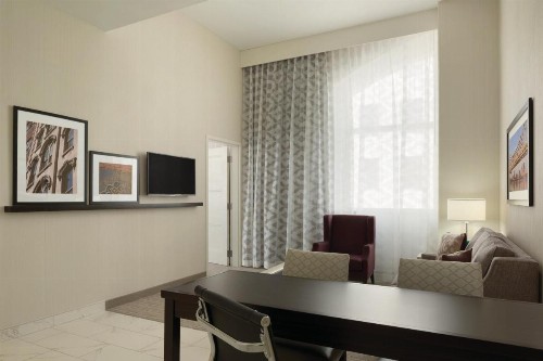 Embassy Suites Louisville Downtown - image 4