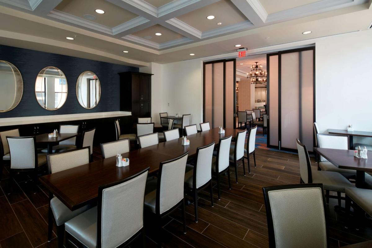 Embassy Suites Louisville Downtown - image 5