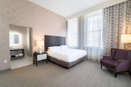 Embassy Suites Louisville Downtown - image 9