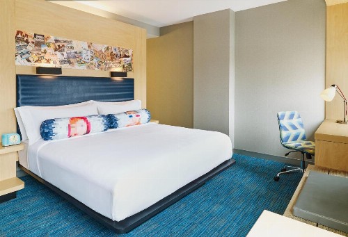 Aloft Louisville Downtown - image 2