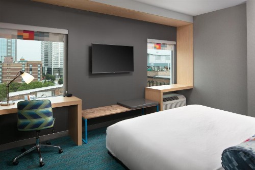 Aloft Louisville Downtown - image 7